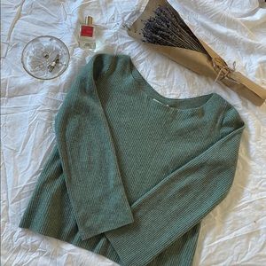 🌻Amazing green Babaton sweater from aritzia